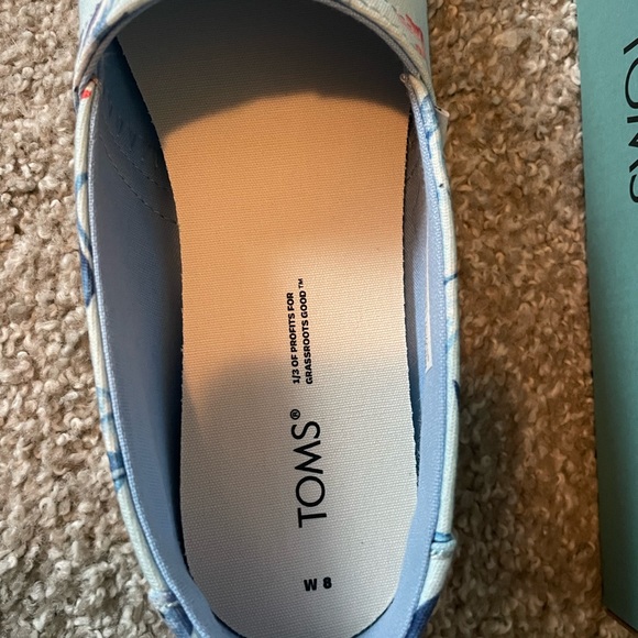 NWT Toms delicate blue, dolphin print, size 8 - Picture 6 of 8